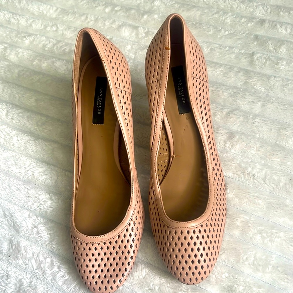 Ann Taylor nude shoes